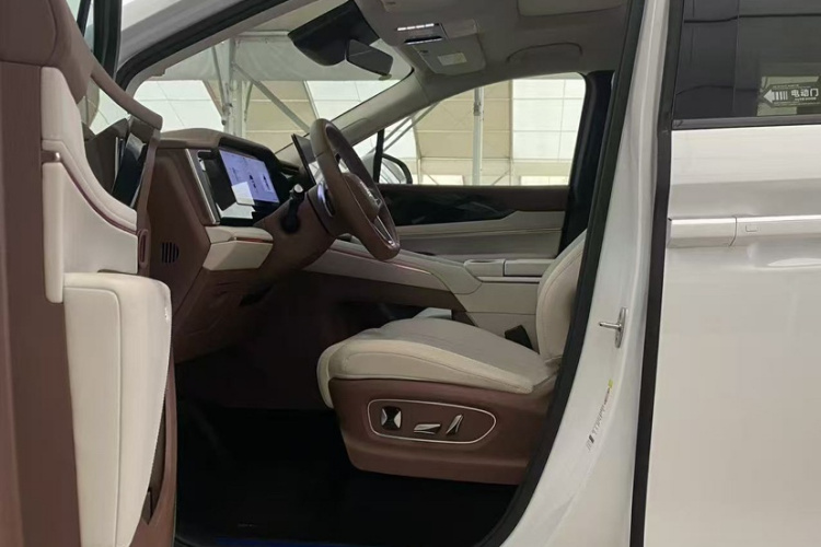 比亚迪 夏 2025款 DM-i 1.5T 180km 超越型中控内饰7004