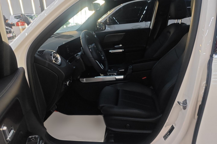 奔驰GLB 2023款 GLB 220 动感型局部细节19