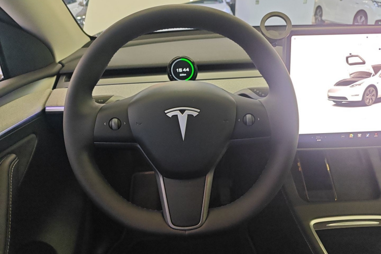 特斯拉 Model Y 2023款 长续航全轮驱动版中控内饰13