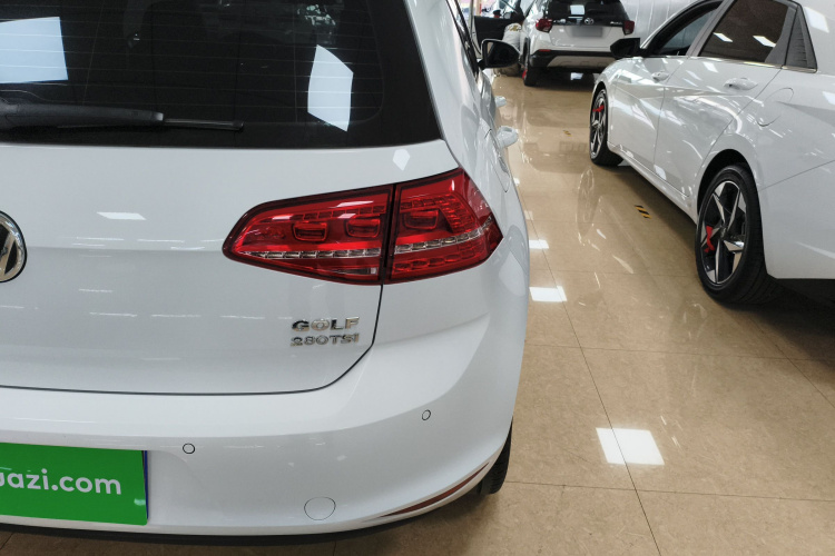 大众 高尔夫 2016款 230TSI 自动舒适型车身外观9