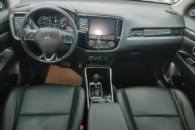 三菱 欧蓝德 2019款 2.0L 两驱畅享版 5座 国V中控内饰7002