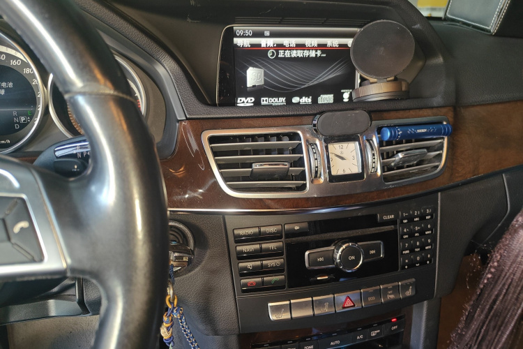 奔驰E级 2014款 E 260 L 豪华型局部细节16