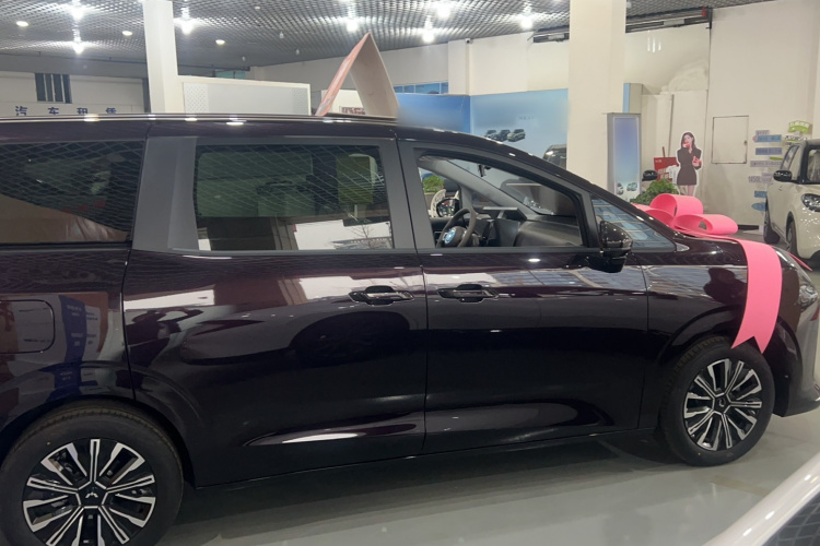 五菱汽车 星光730 2025款 1.5T CVT 精英型车身外观6002