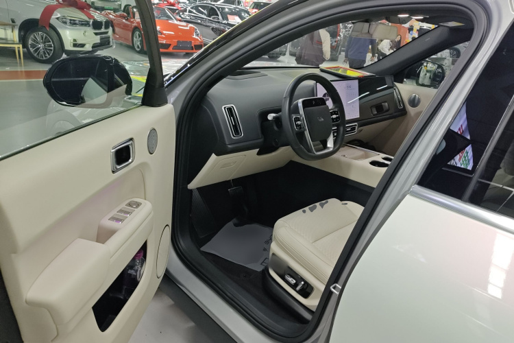理想汽车 理想L7 2023款 Air中控内饰20