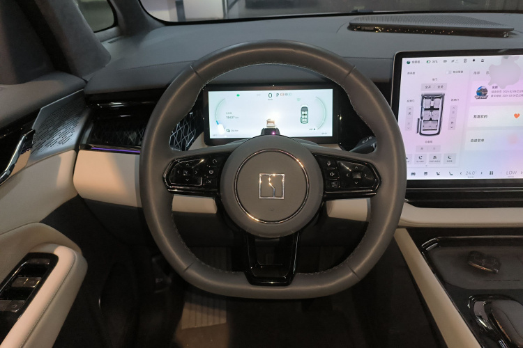 极氪009 2022款 WE版中控内饰13