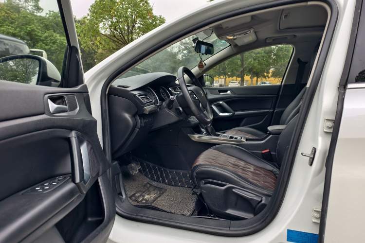 标致408 2014款 1.8L 自动豪华版中控内饰7001