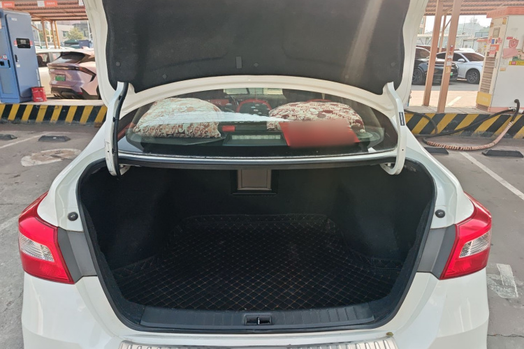 日产 轩逸 2018款 1.6XV CVT尊享版机舱底盘23