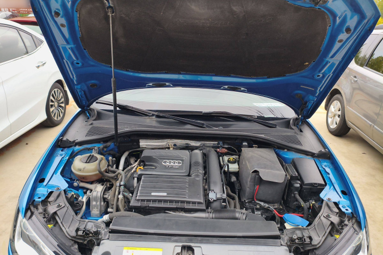 奥迪A3 2015款 Sportback 35 TFSI 百万纪念智领型机舱底盘24