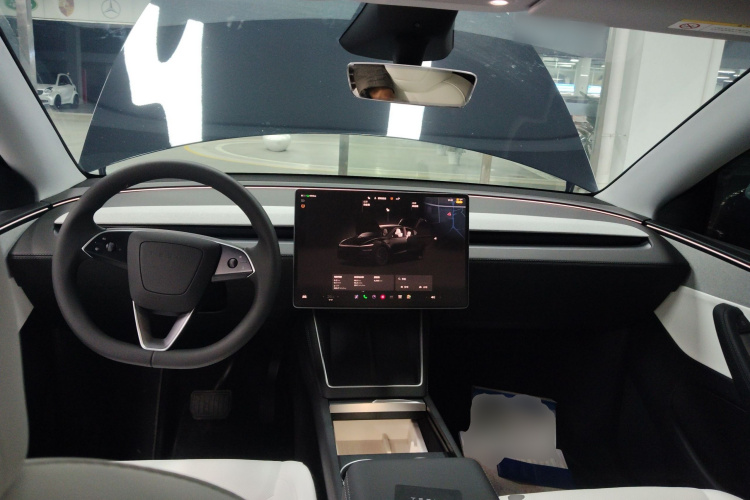 特斯拉 Model Y 2025款 后轮驱动 首发版中控内饰12