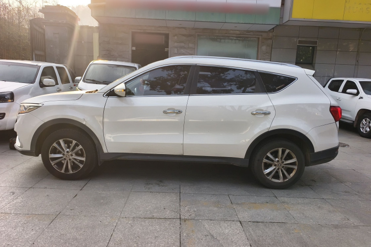 东风风光 风光580 2020款 1.8L 手动舒适型车身外观4