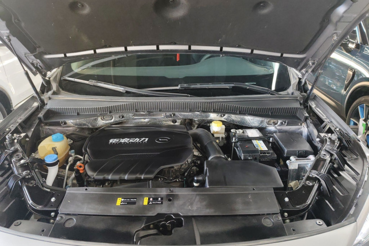 广汽传祺 传祺GS4 PLUS 2022款 390T 自动星系版机舱底盘24