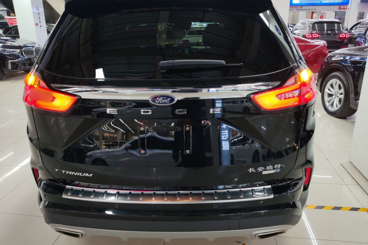 福特 锐界 2021款 改款 PLUS EcoBoost 245 两驱豪锐型 7座车身外观6