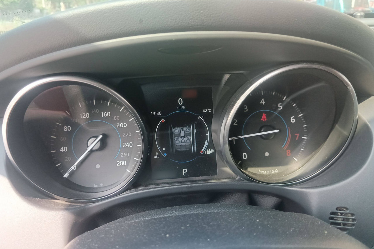 捷豹XE 2017款 2.0T 200PS R-Sport局部细节14