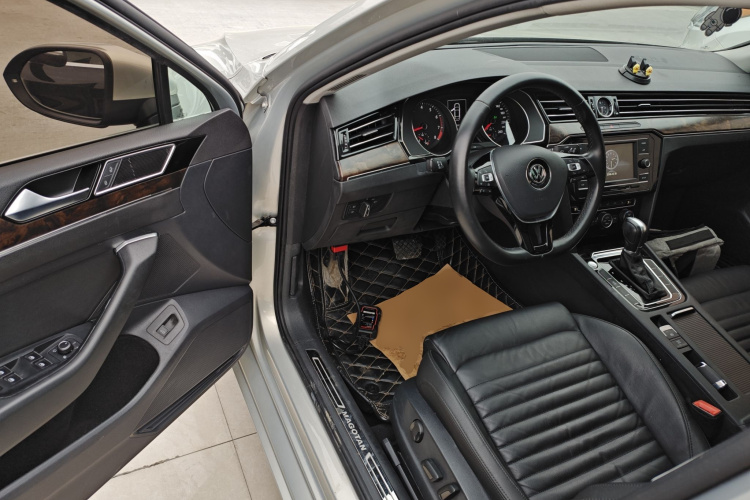 大众 迈腾 2018款 改款 330TSI DSG 豪华型中控内饰7003