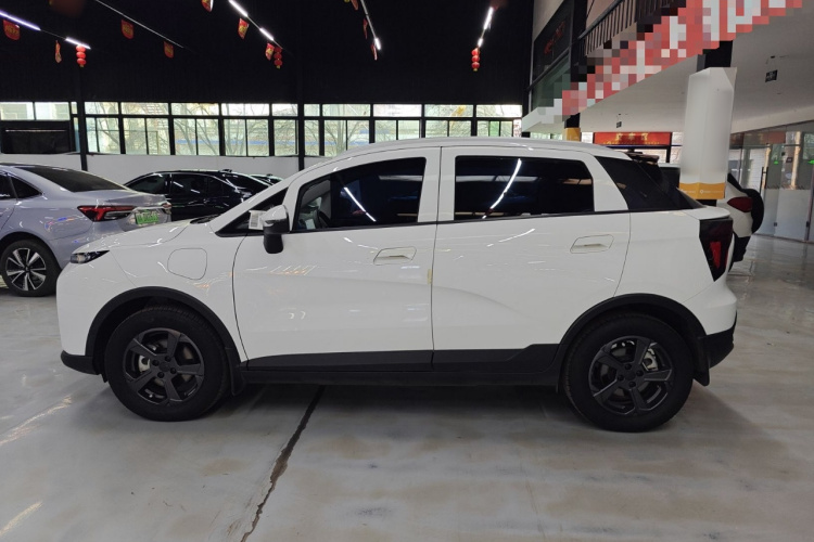 吉利几何 几何E 2022款 320KM 乖巧虎 5座车身外观4