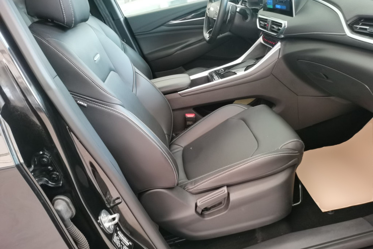 上汽大通MAXUS 大通G50 2023款 PLUS 1.5T 自动巡航版局部细节41