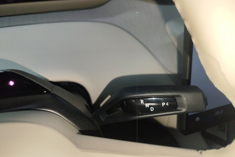 小米汽车 小米YU7 2025款 超长续航高性能四驱Max版局部细节18