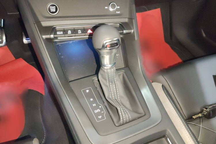 奥迪Q3 2024款 40 TFSI 时尚动感型中控内饰18