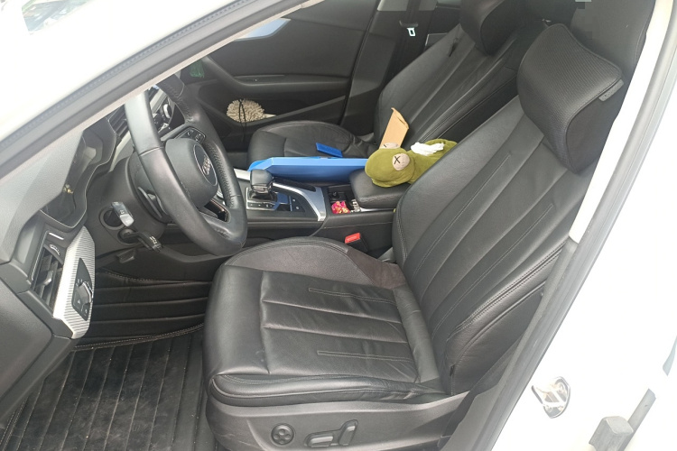 奥迪A4L 2017款 Plus 40 TFSI 时尚型局部细节19