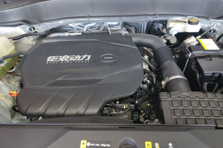 广汽传祺 传祺GS8 2022款 领航系列 2.0TGDI 两驱豪华智联版（七座）机舱底盘24