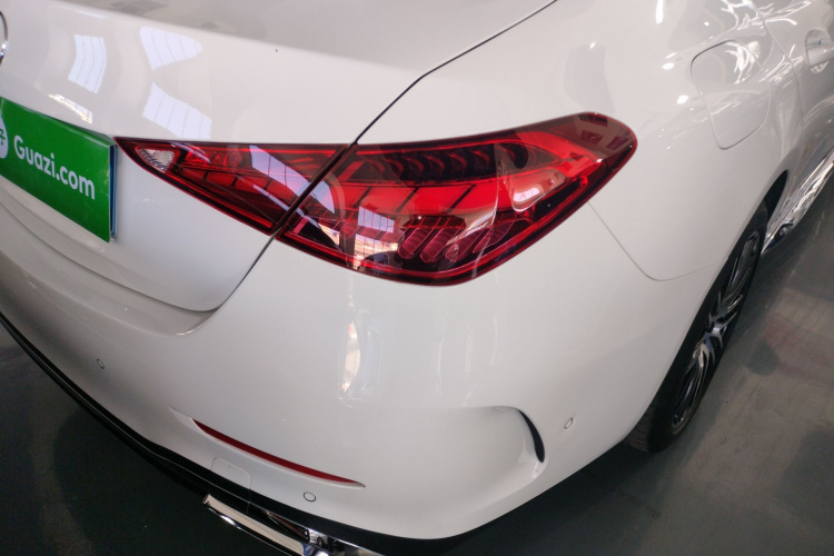 奔驰C级 2024款 改款 C 260 L 运动版车身外观9