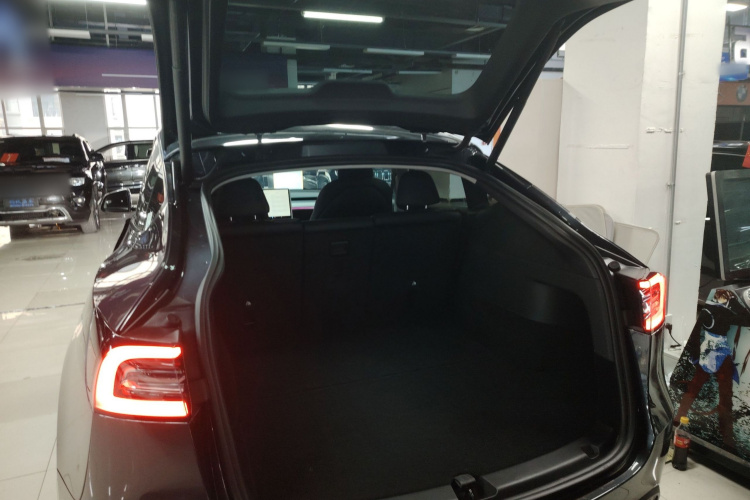 特斯拉 Model Y 2024款 长续航全轮驱动版局部细节23