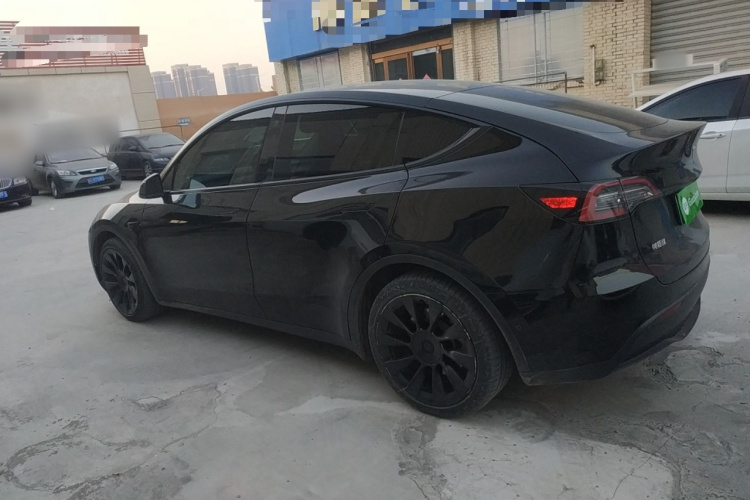 特斯拉 Model Y 2021款 长续航全轮驱动版 3D7车身外观4