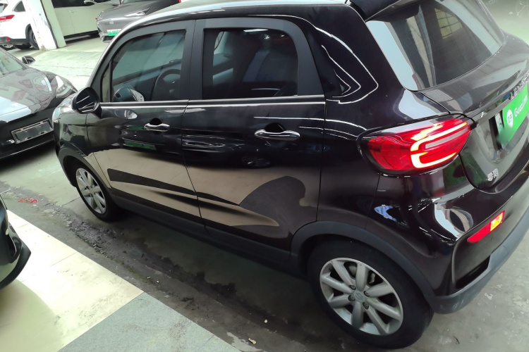 零跑汽车 零跑T03 2022款 炫晶版车身外观4