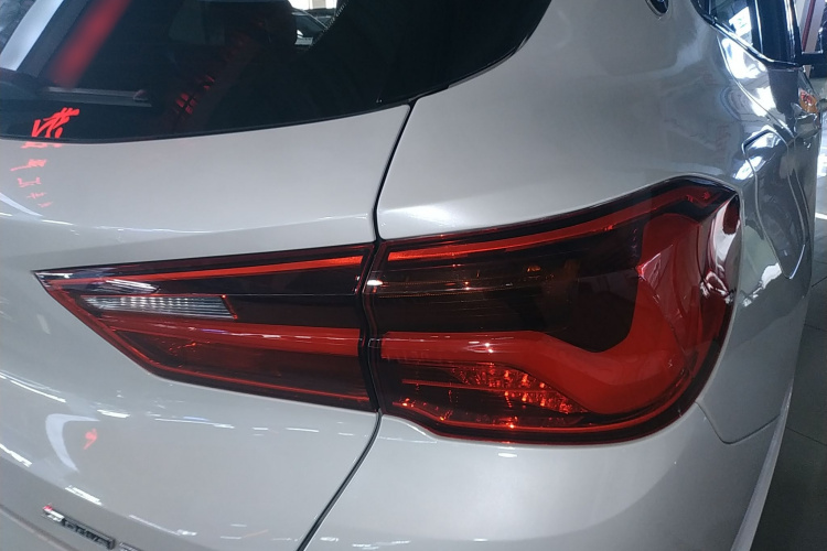 宝马X2 2020款 sDrive25i 尊享型M运动套装车身外观9