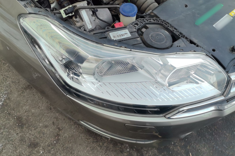 雪铁龙C5 2014款 1.6T 自动尊享型车身外观8