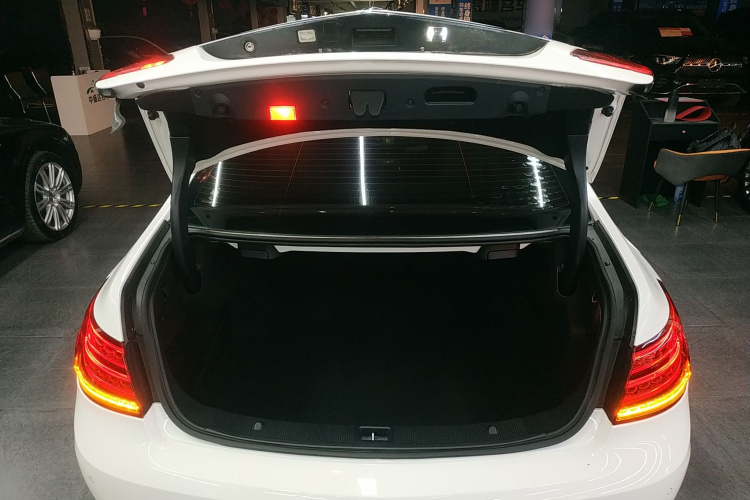 奔驰E级(进口) 2014款 E 200 轿跑版局部细节23