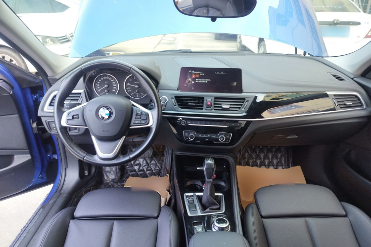 宝马1系 2017款 118i 设计套装型中控内饰12