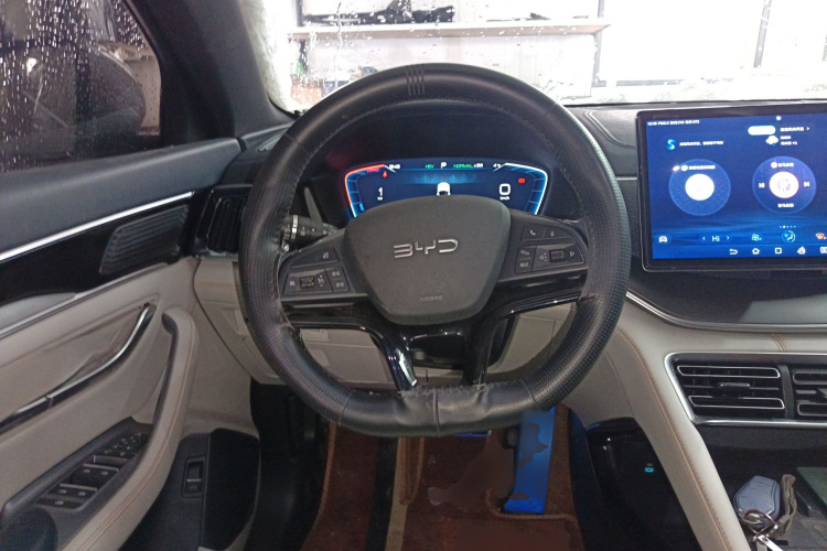 比亚迪 宋PLUS新能源 2024款 荣耀版 DM-i 71km 豪华型中控内饰13