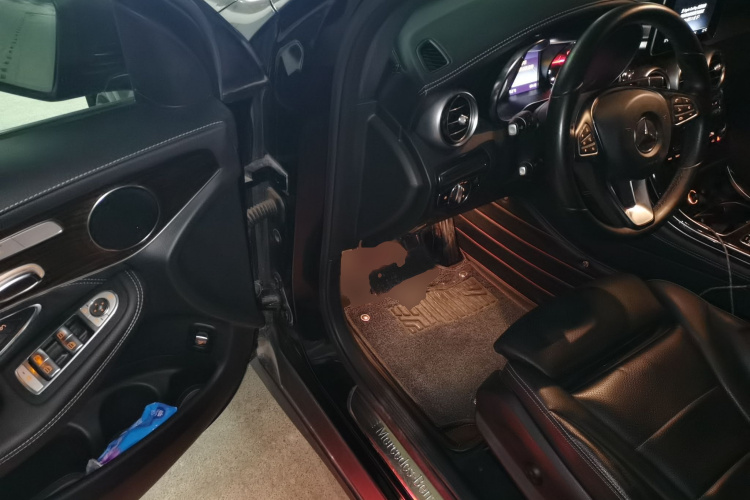 奔驰GLC 2018款 改款 GLC 260 4MATIC 动感型中控内饰20