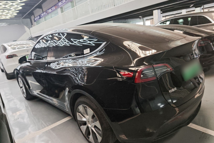 特斯拉 Model Y 2022款 改款 后轮驱动版车身外观4