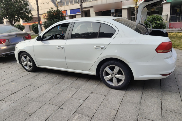 大众 朗逸 2017款 1.6L 自动风尚版车身外观4