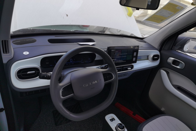 吉利银河 2025款 210km 熊猫骑士中控内饰12