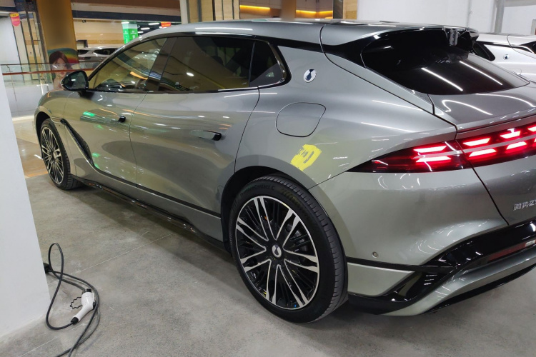 腾势Z9GT 2024款 1100四驱Ultra版车身外观6003