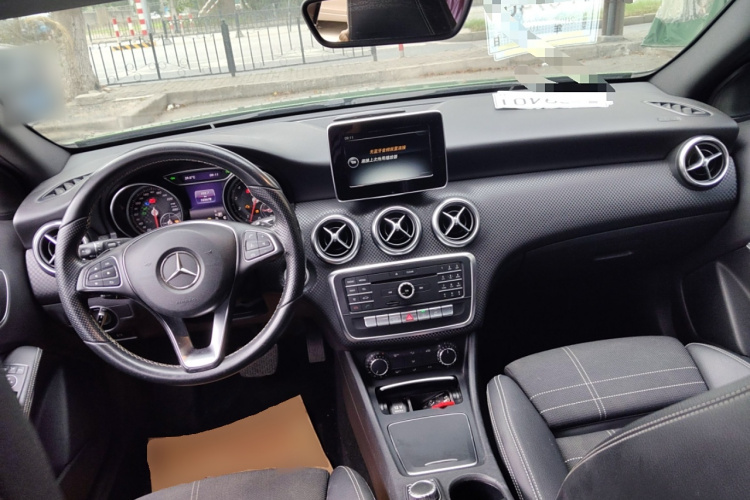 奔驰A级(进口) 2016款 A 200 时尚型中控内饰7002