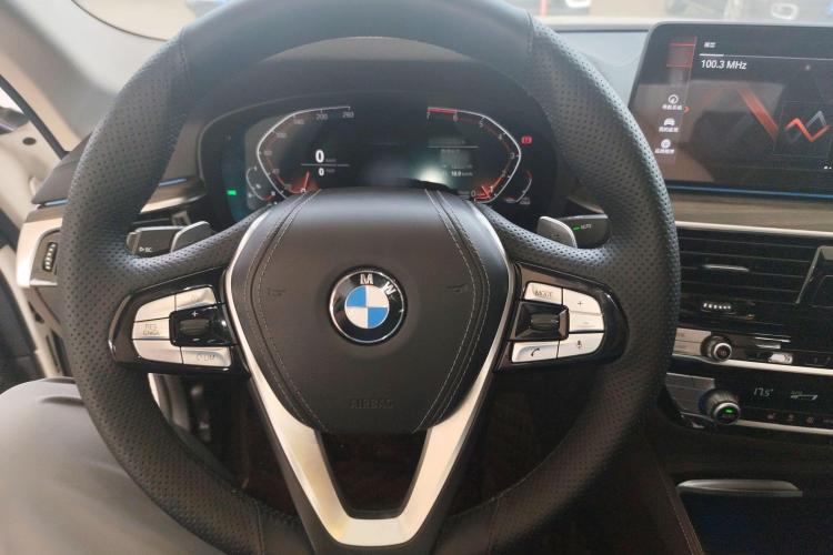 宝马5系 2019款 改款 530Li 领先型 豪华套装中控内饰13