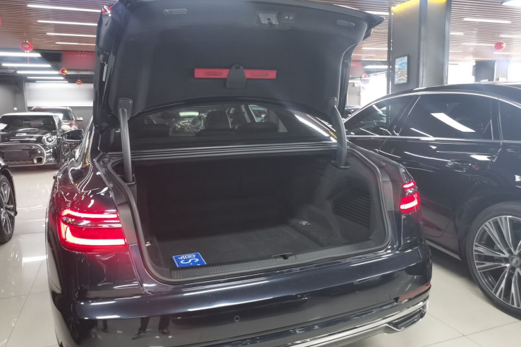 奥迪A8 2021款 A8L 50 TFSI quattro 舒适型机舱底盘23