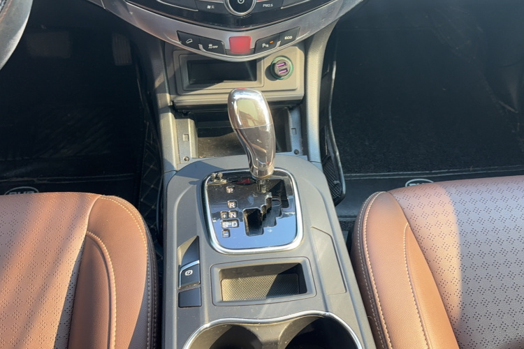 比亚迪S7 2017款 2.0T 自动尊贵型局部细节18