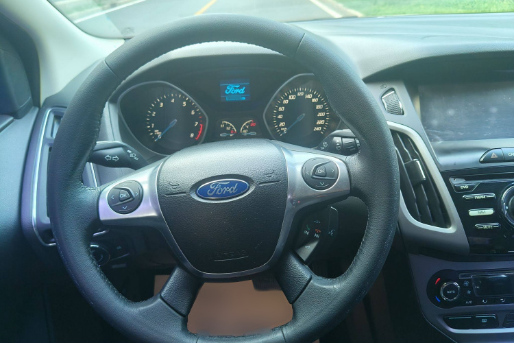 福特 福克斯 2012款 三厢 1.6L 自动风尚型中控内饰7002