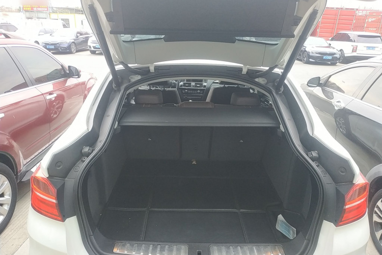 宝马X4 2014款 xDrive20i X设计套装机舱底盘23