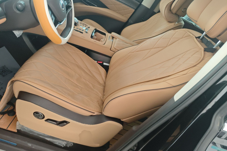 腾势D9 2024款 DM-i 980 四驱尊贵型中控内饰19