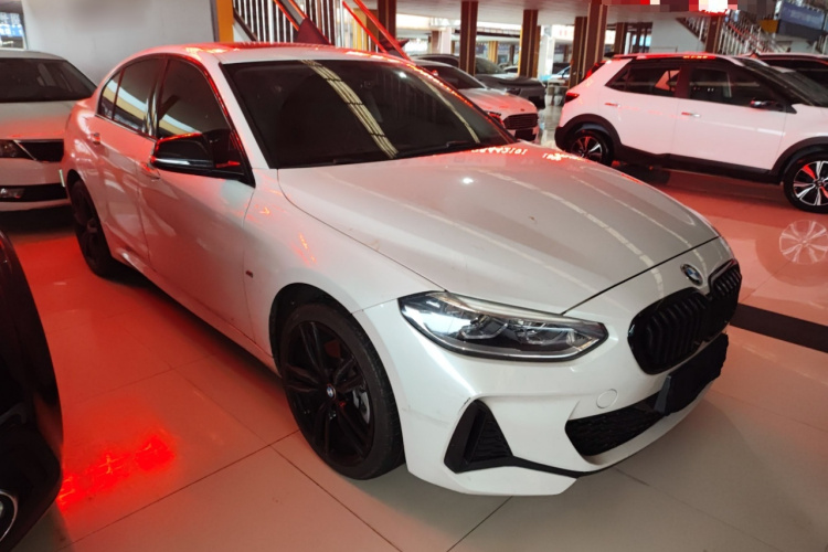 宝马1系 2021款 改款 125i M运动曜夜版车身外观6002