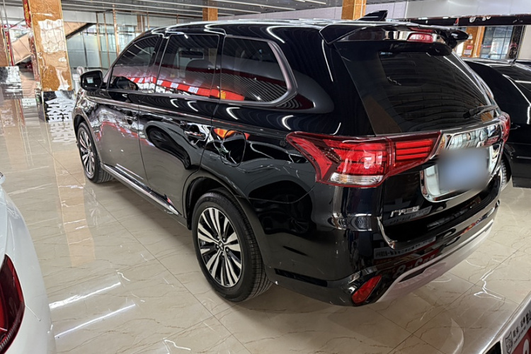 三菱 欧蓝德 2021款 2.0L 两驱畅行版 5座车身外观6003