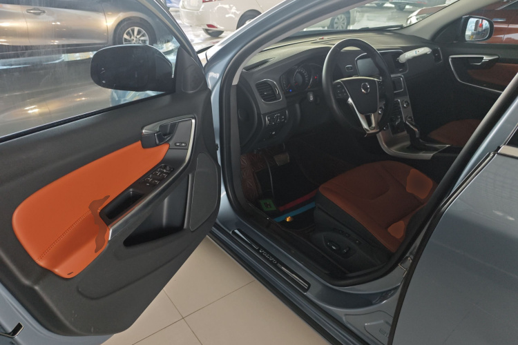 沃尔沃S60 2018款 S60L T3 智进进取版中控内饰7003