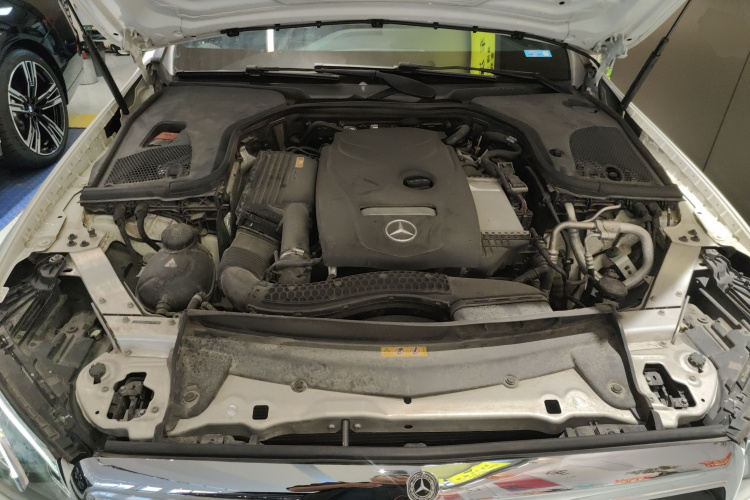 奔驰E级 2017款 E 200 运动型机舱底盘24