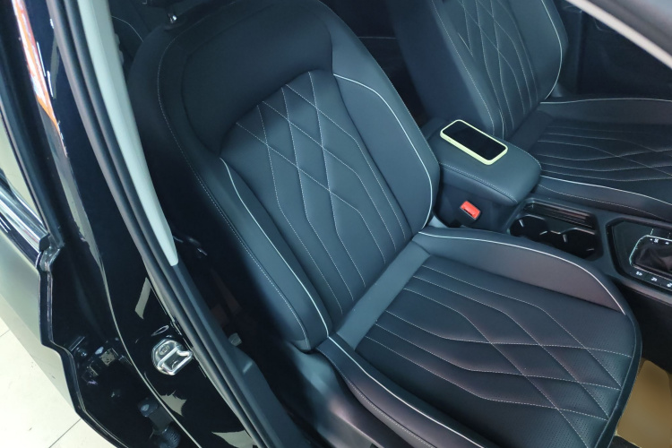 大众 途观L 2024款 330TSI 自动两驱R-Line越享版局部细节41